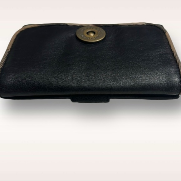 BURBERRY VTG Black Leather Bifold wallet With Classic trim, Snap closure! - Picture 5 of 16